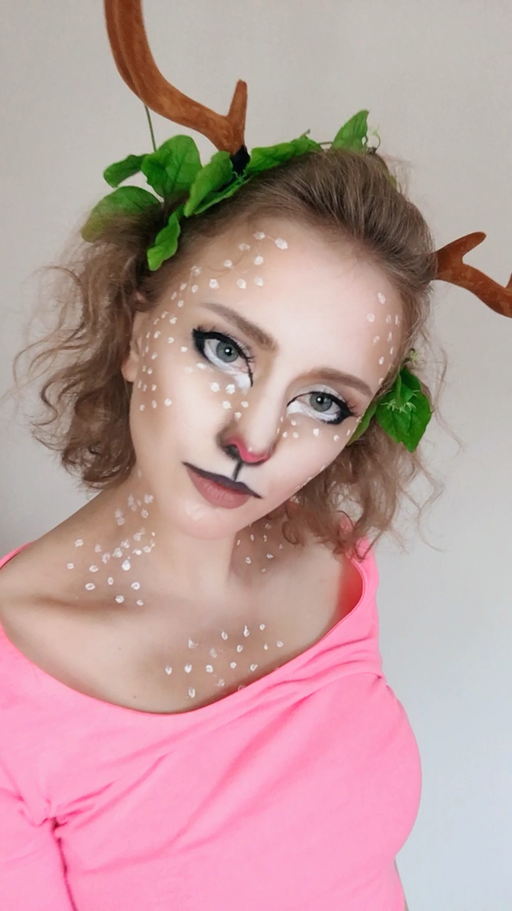 大家好,今天给你们看看小鹿化妆!