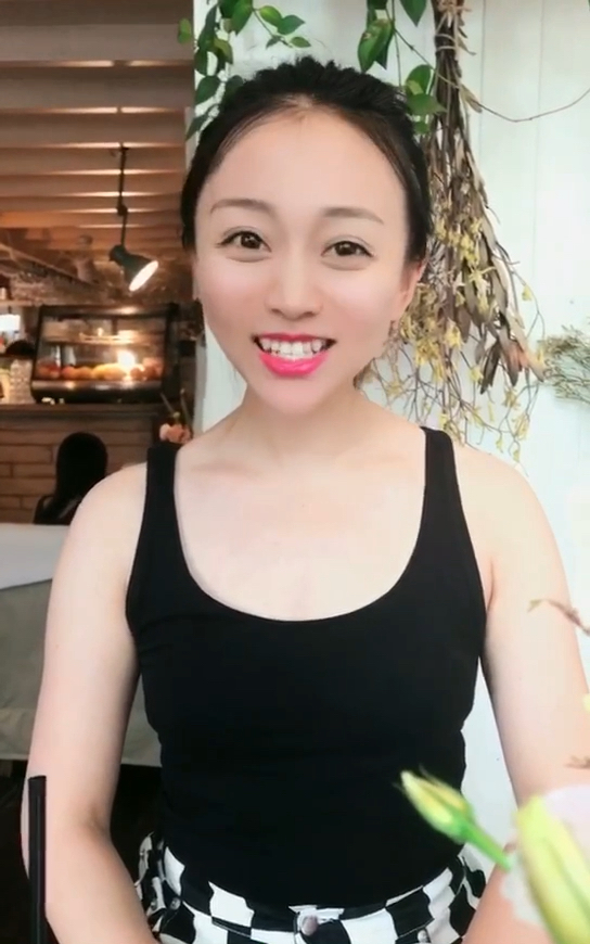 我是中国文化旅游小姐参赛选手张伊伊,大家快来pick我吧!