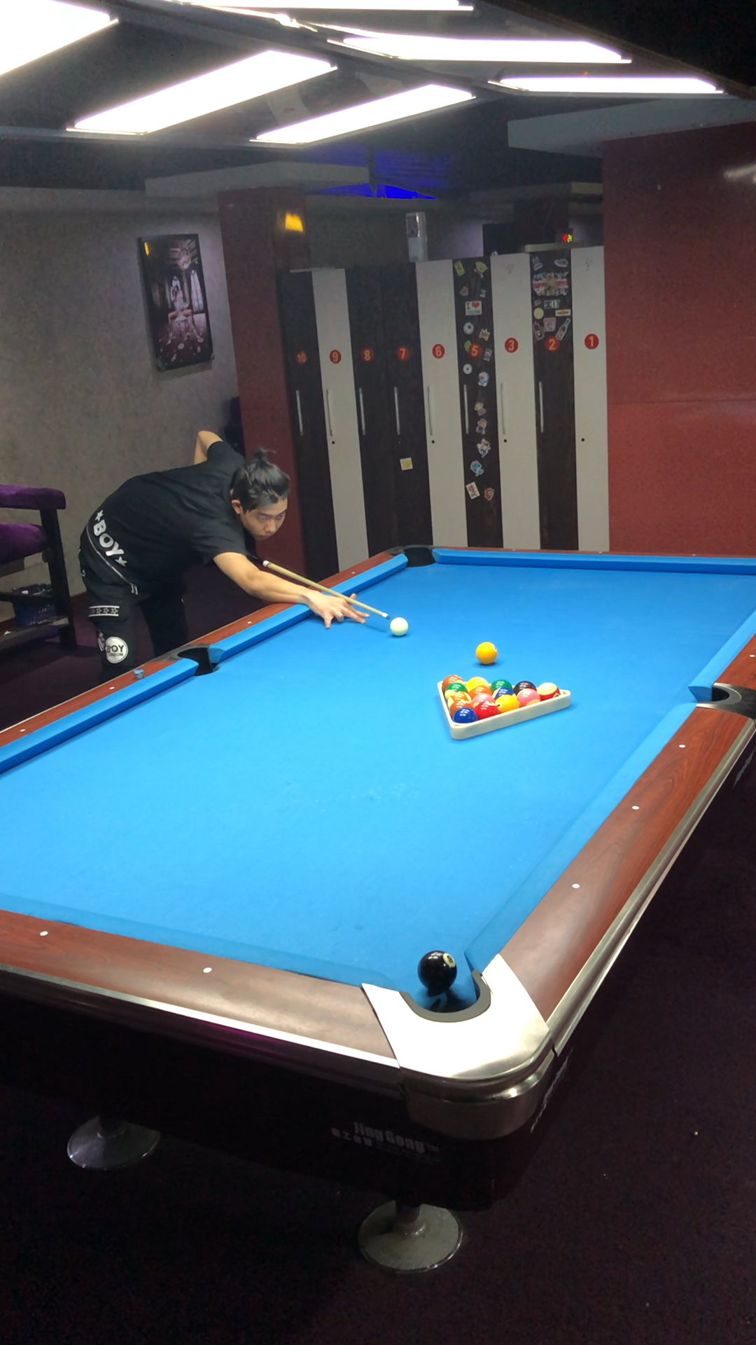 花式台球的魅力就在于,一种球型可以无限种杆法打出来.