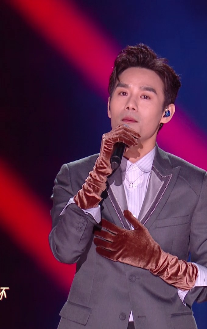 浙江卫视跨年 王凯唱跳舞台《last dance》,怎么唱什么都这么有魅力