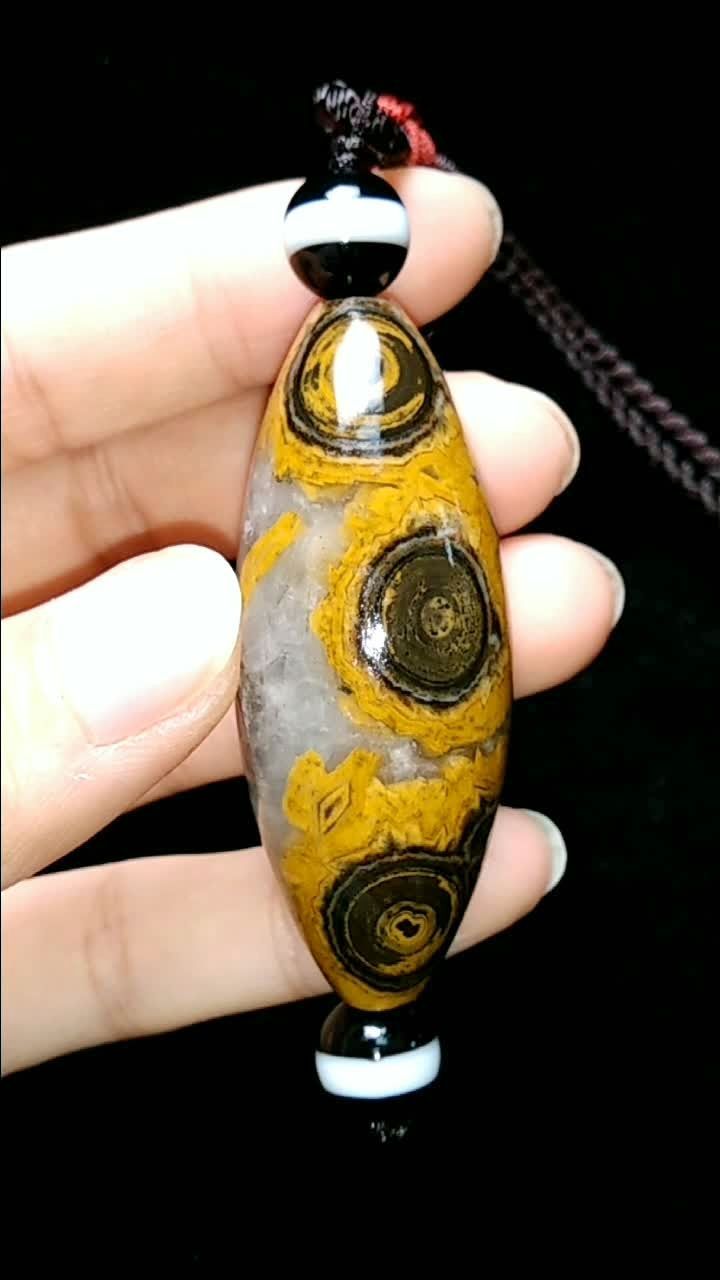 "福禄寿"三眼天珠,老气复古,竖三眼,已搭配串好,尺寸55*22.