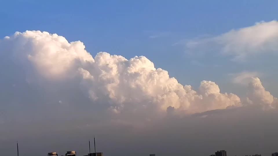 下午云太美了用手机拍了个延时