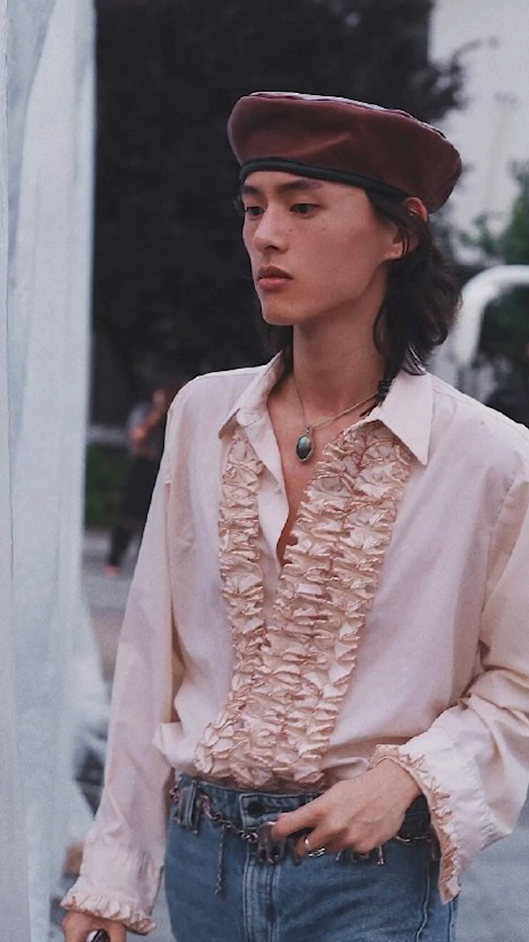 明日之子杨英格太养眼~这氛围感,就是杂志大片是海报吧!