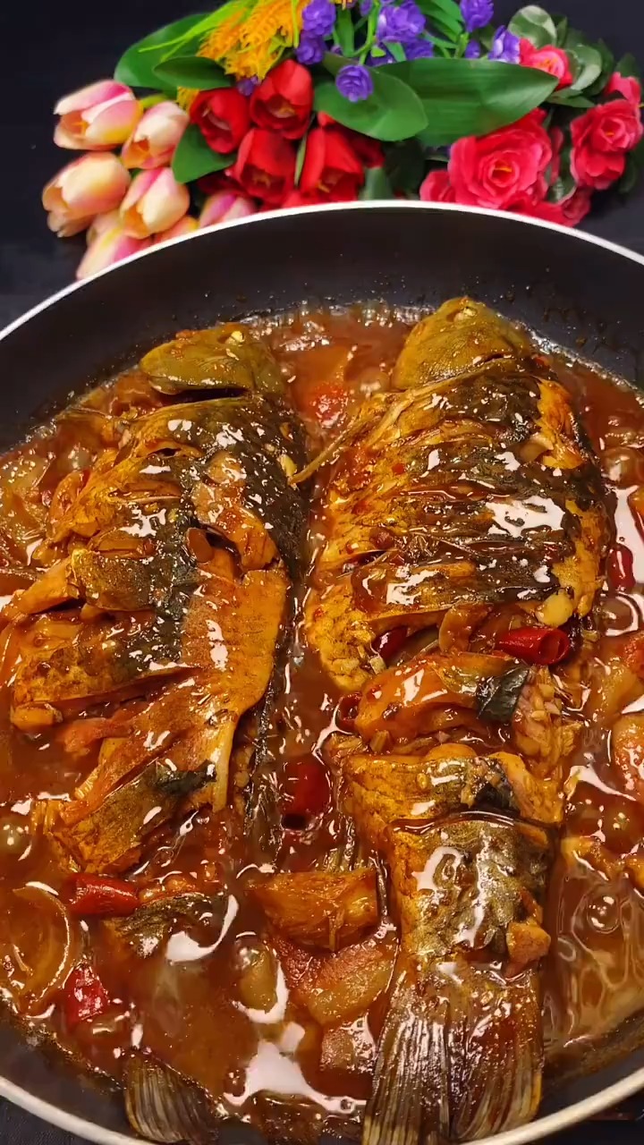 家庭版酱焖鲫鱼这样做好吃停不下来!