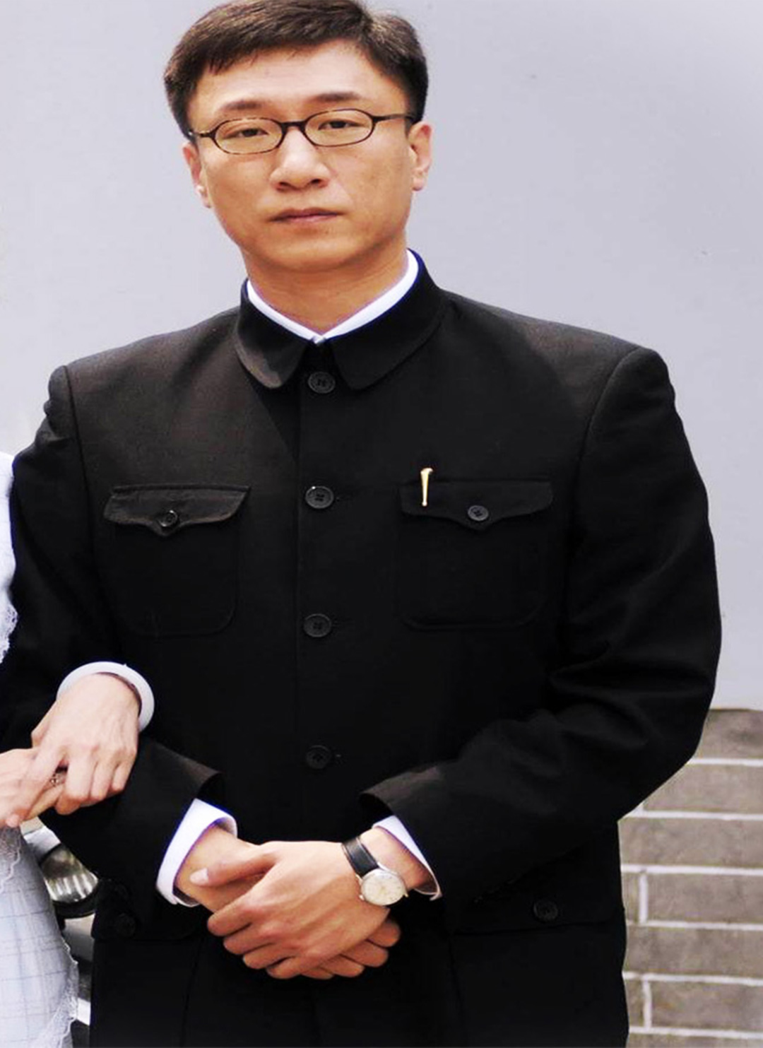 潜伏:主角接连拒演,孙红雷姚晨片场干架,导演为何还能笑开花?