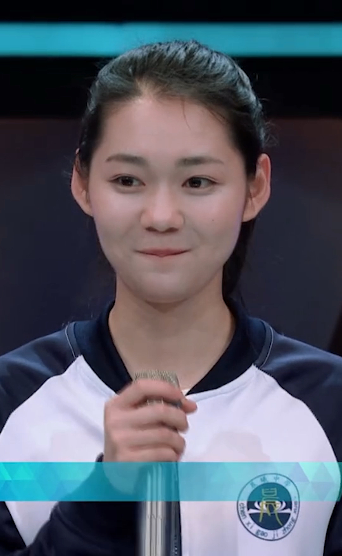 101见证了段奥娟从一个穿着校服的普通小姑娘蜕变成光芒四射的少女