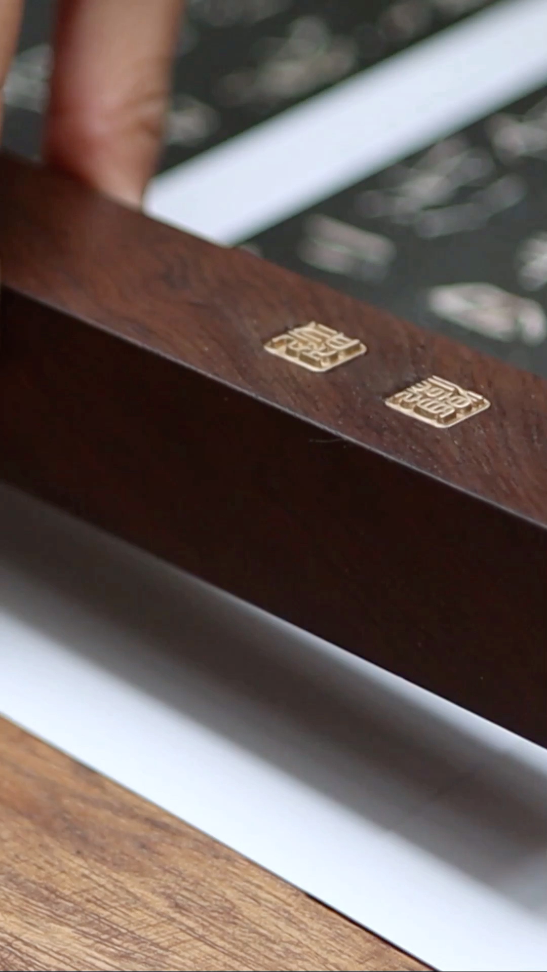 方寸小器的这款镇纸前前后后做了一千支了,是时候换换口味,做点别的款