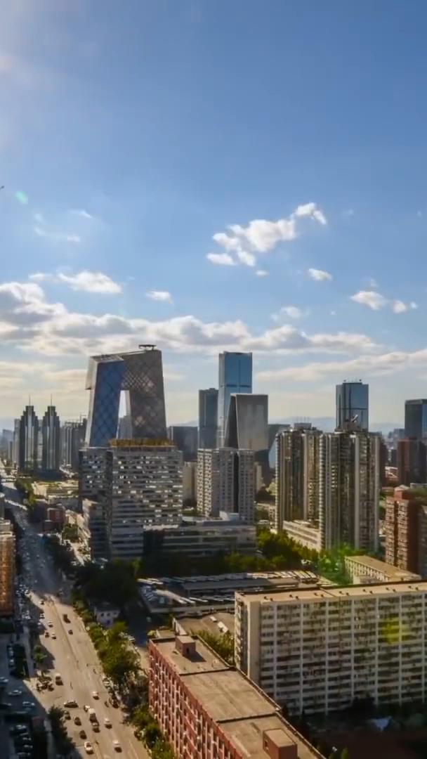 城市,高楼林立,灯红酒绿.车水马龙,喧嚣热闹