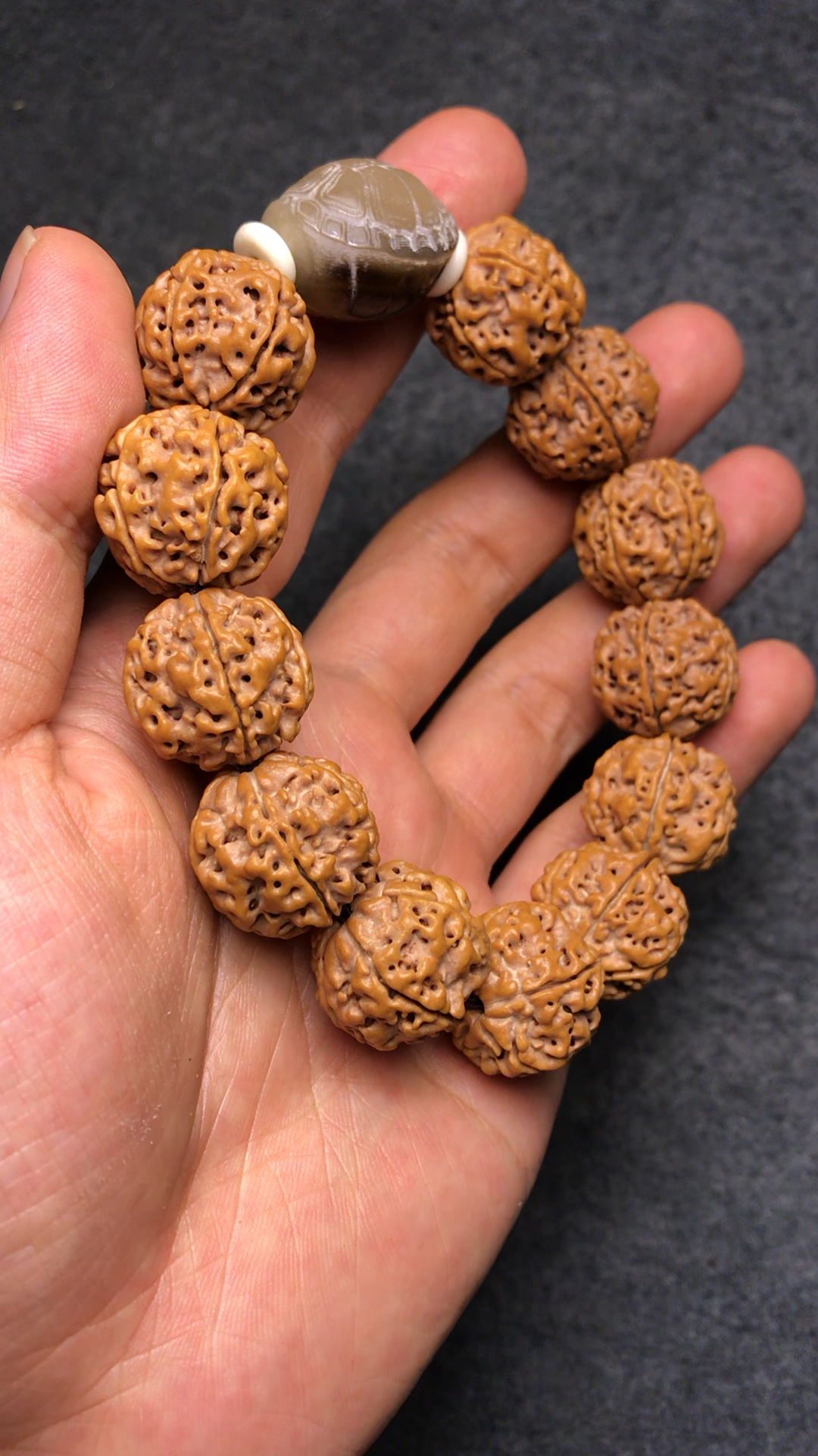 蜂窝双龙纹大金刚手串