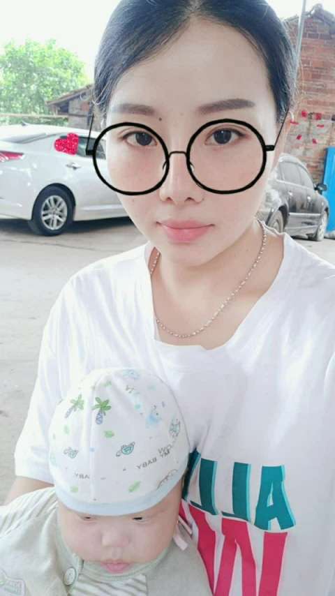 35的宝妈无聊……自拍