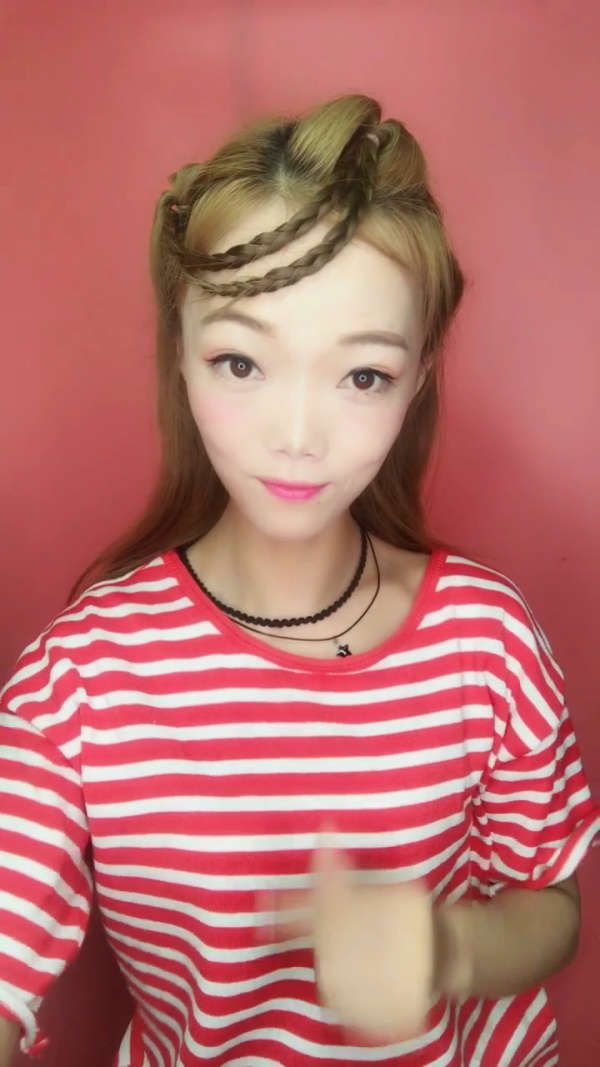 下面头发可以扎一个歪丸子头也能美美哒