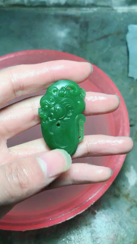 玉雕精品碧玉龙牙