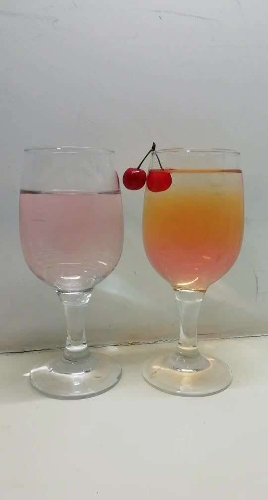 女生挚爱,果味甜酒调制的彩虹渐变鸡尾酒