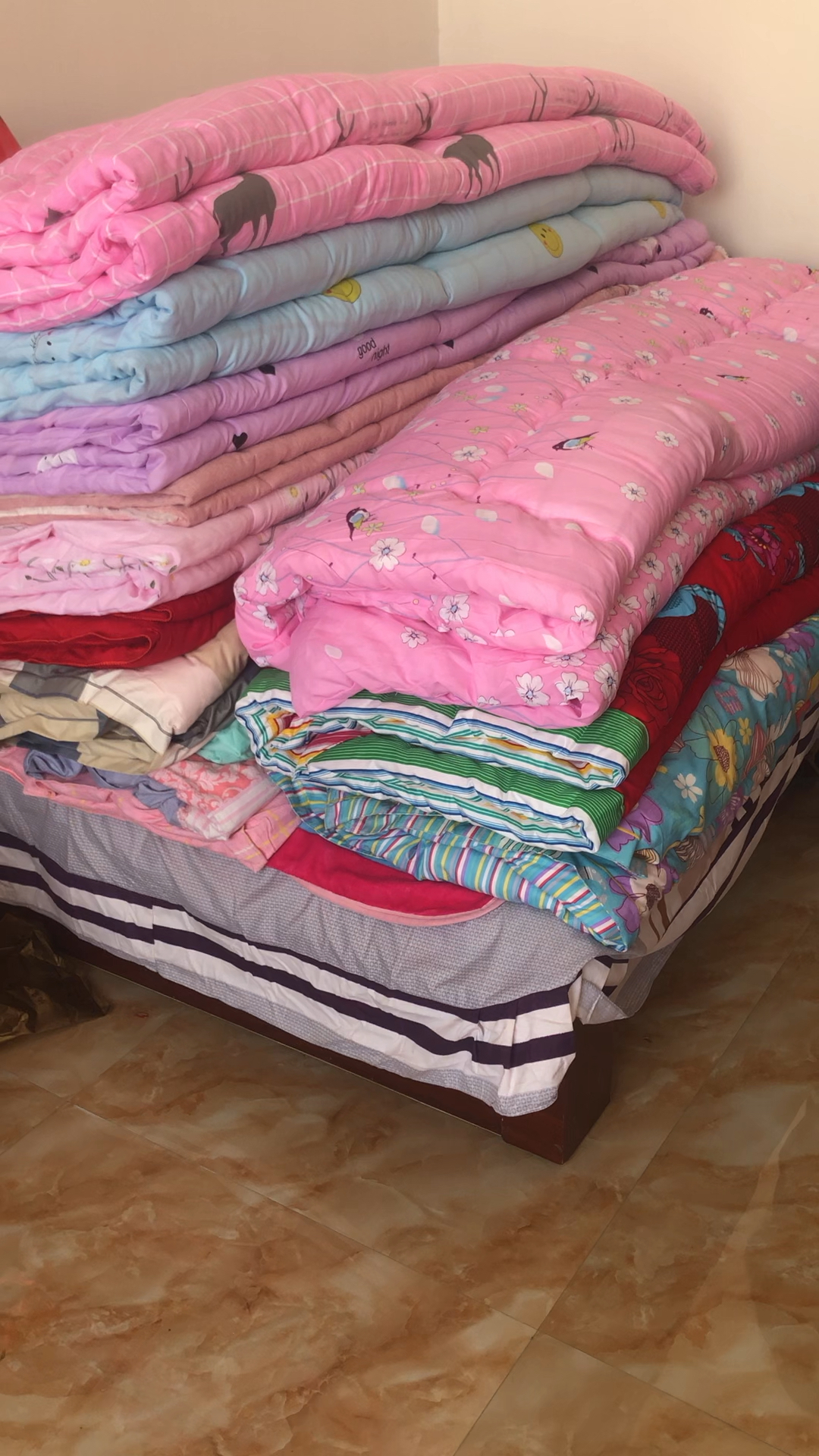 农村结婚陪嫁好多被子