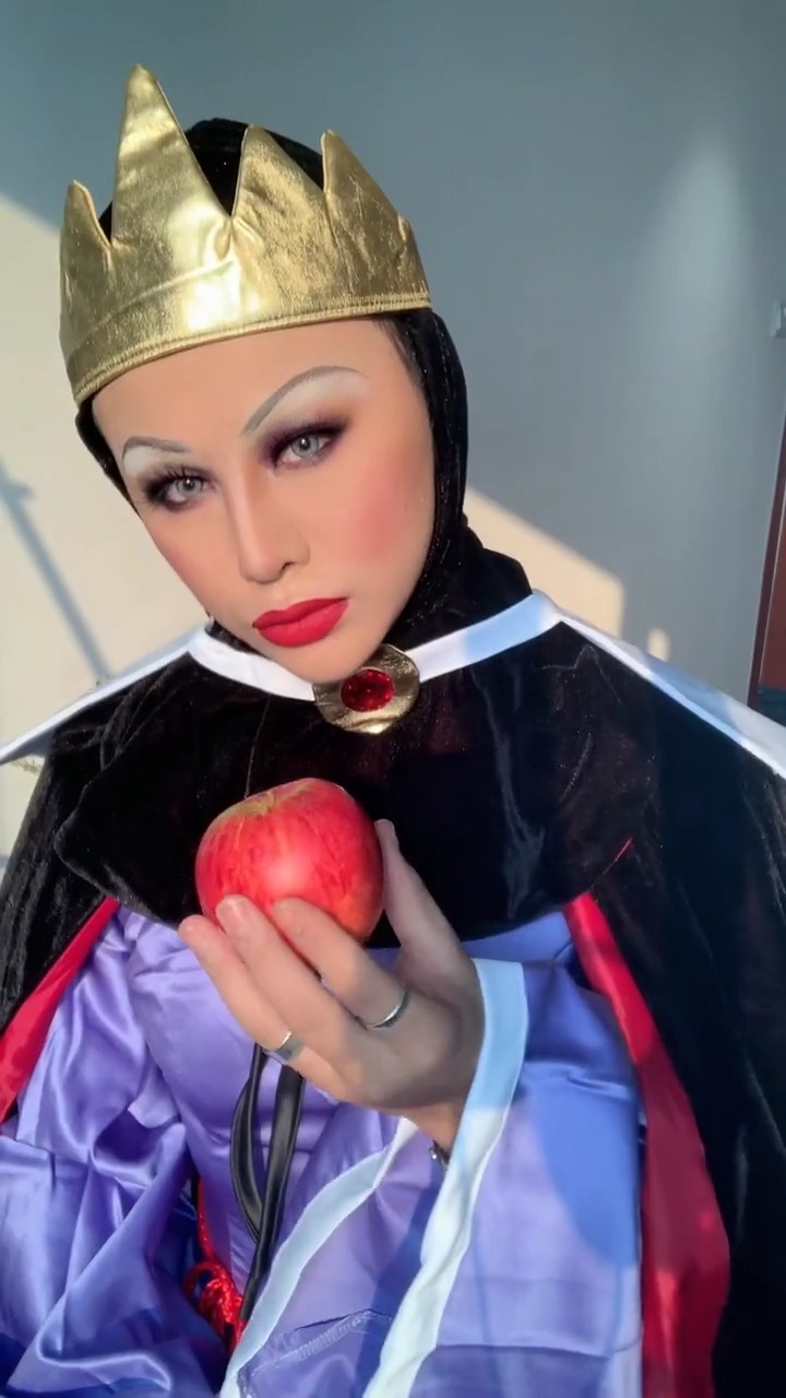 白雪公主这个后妈多少有点傻乎乎的!#美妆达人#仿妆