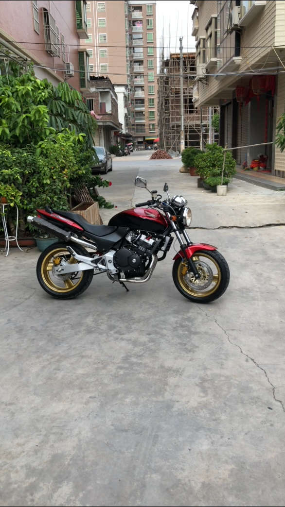 本田小黄蜂hornet 250 车况杠杠 国外改装碳纤维排气 采用249cc的水冷