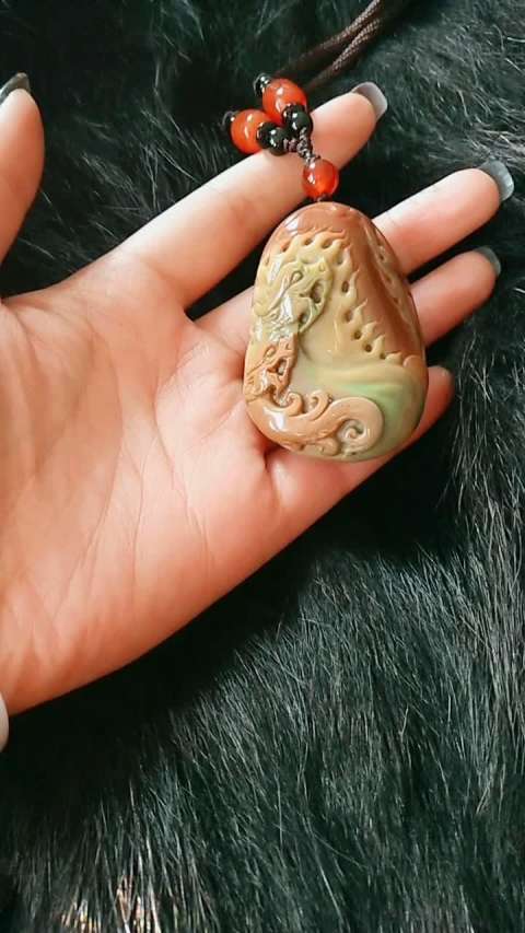 阿拉善彩玉雕刻仿古龙纹男士吊坠