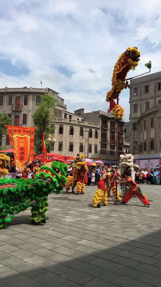 舞狮登高戏戏,最后一步全程哗然!