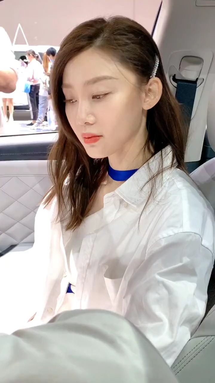 车模小姐姐 侧面的美