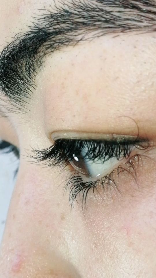 一双眼拯救整张脸,出门素颜回头率一样高