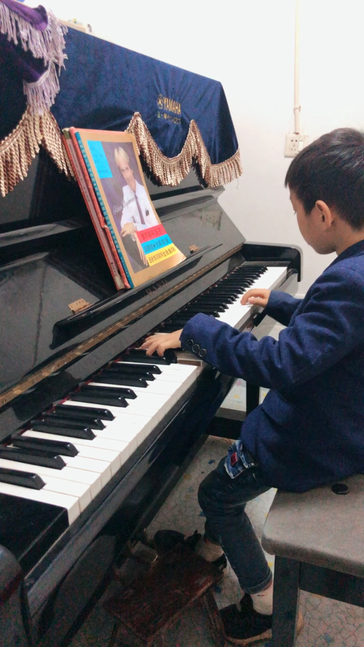 礼拜天陪孩子练琴