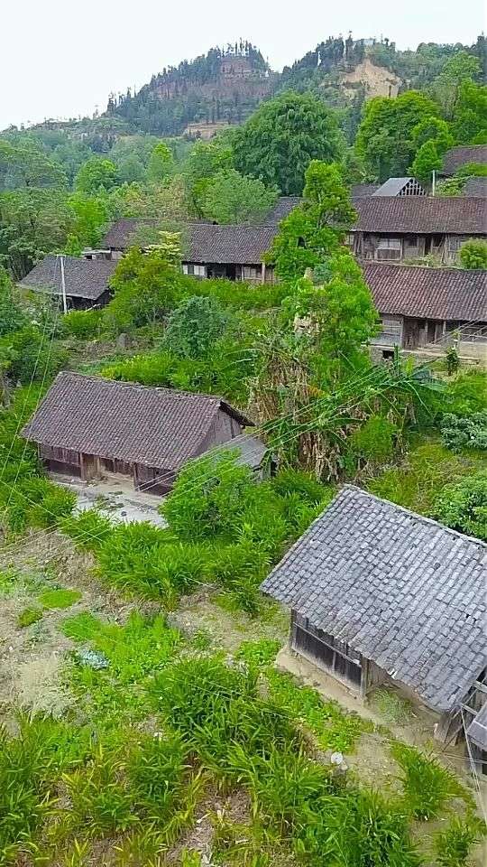 航拍贵州被遗弃的无人村也很美