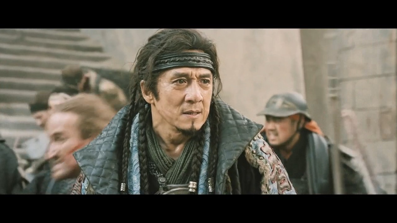 天将雄师:成龙好不容易逃出城区,却发现外面全都是敌人