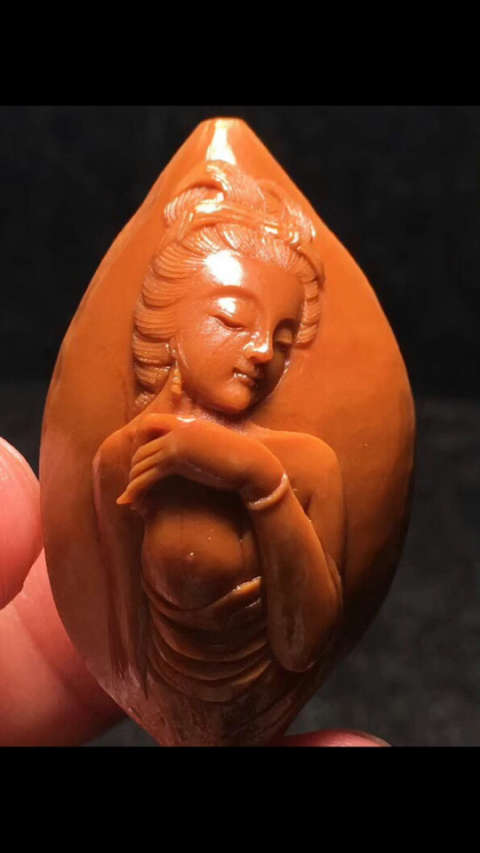 美女出浴,橄榄核精品