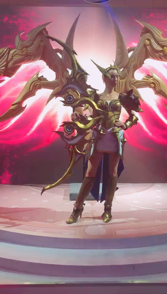 98这身铠甲可显胸了!