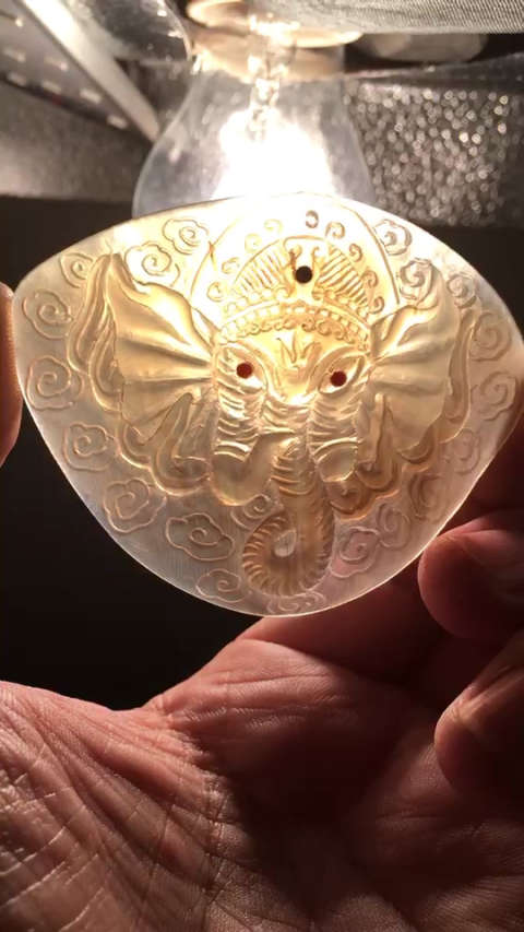 谁知道这个是神马材质刻的吗?猜中我这片穿山甲鳞片就送给你了90