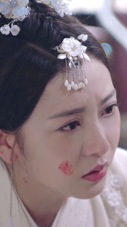 萌妻食神穿帮镜头!琉璃脸上多出来的血迹