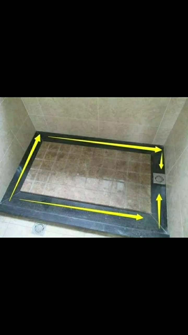 在卫生间淋浴房装一个大理石拉槽,排水快又防滑,非常实用.