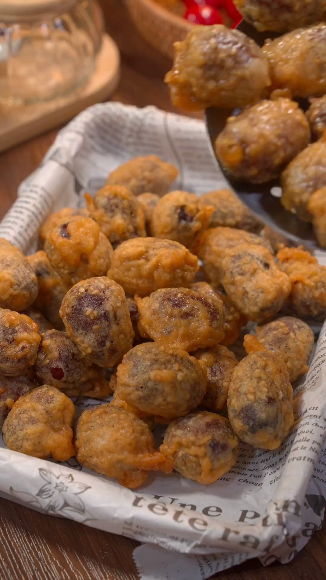 红枣这样炸一下,香甜酥脆,真的太好吃啦!#哇!好华丽手法