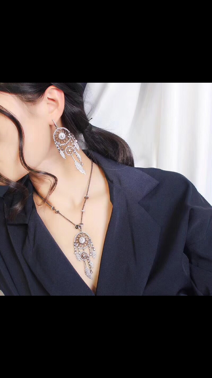 apm monaco深灰色捕梦网羽毛垂坠耳环优雅复古潮人耳钉原版单只