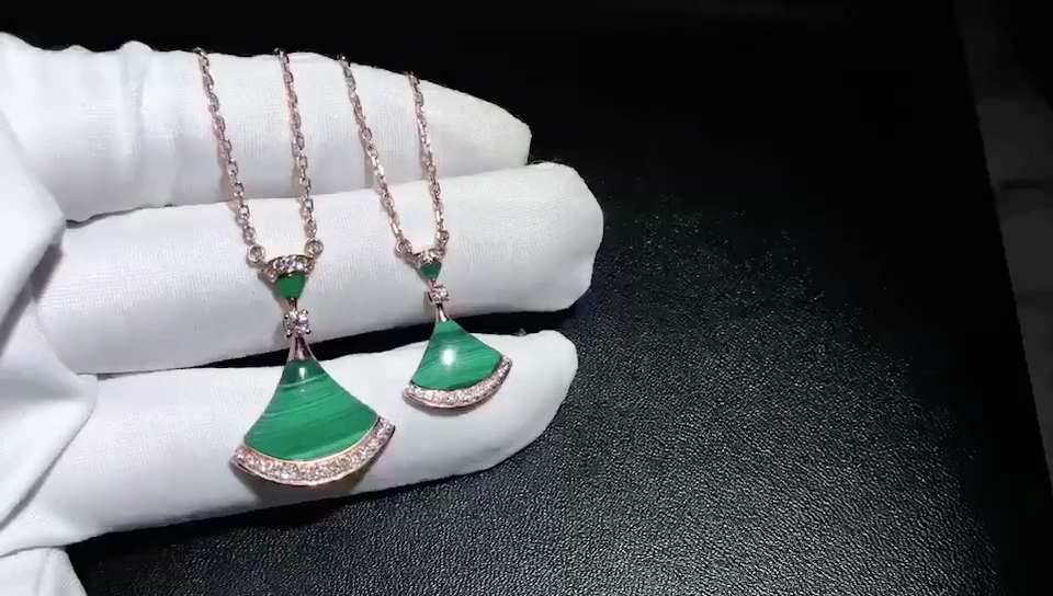 bv宝格丽绿裙子大小版现货有