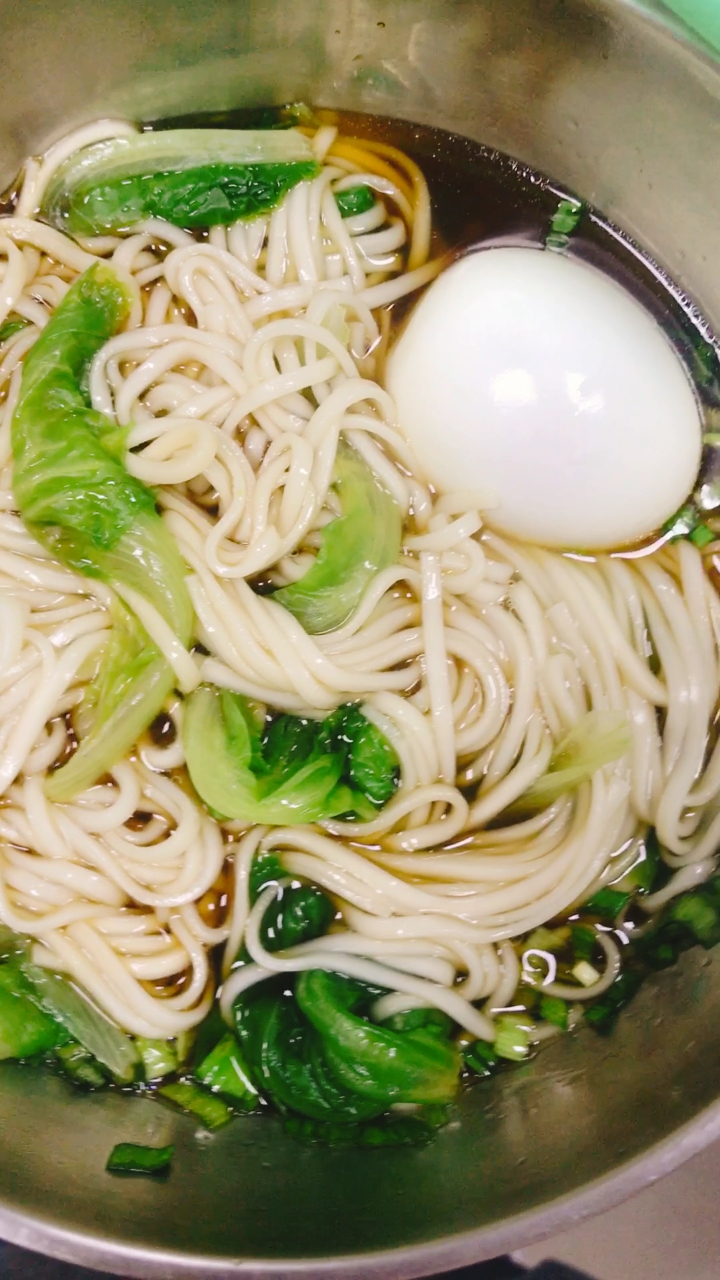 食堂的大锅煮面～咕嘟咕嘟的等面条熟的过程最期待了哈哈哈