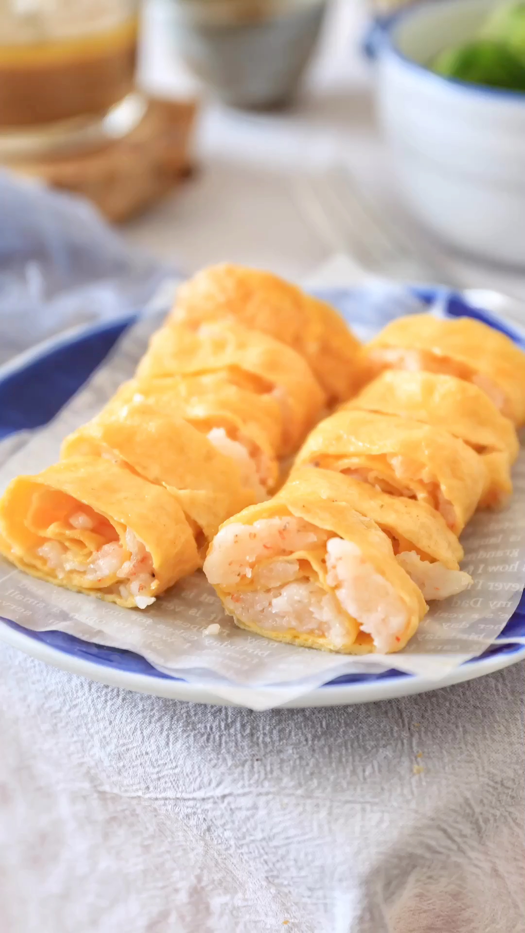 蛋皮虾仁卷# 鸡蛋裹着虾仁,香醇可口 又可以为一天提供满满能量 醇乙