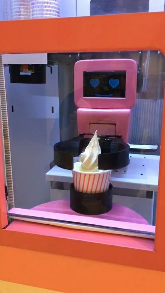 自动冰淇淋机,小机器人最后表情萌呆