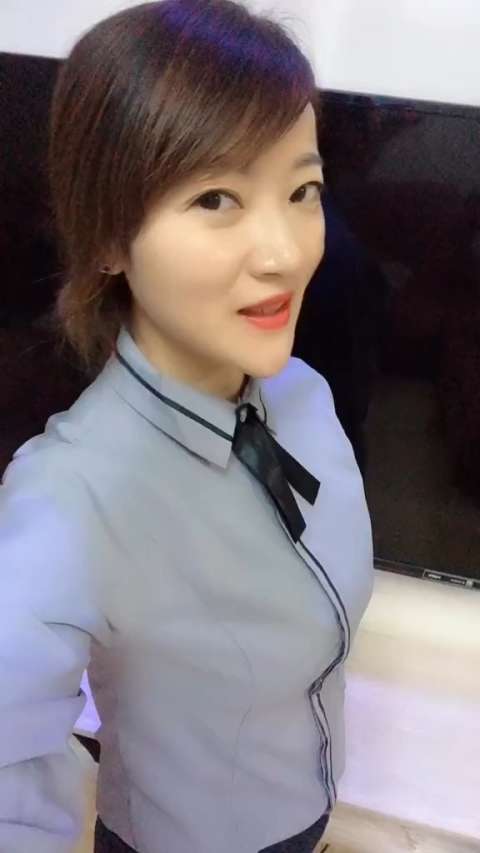 四川有个地方老婆叫婆娘,睡觉叫困瞌睡,吃午饭叫切少午,便宜的东西叫