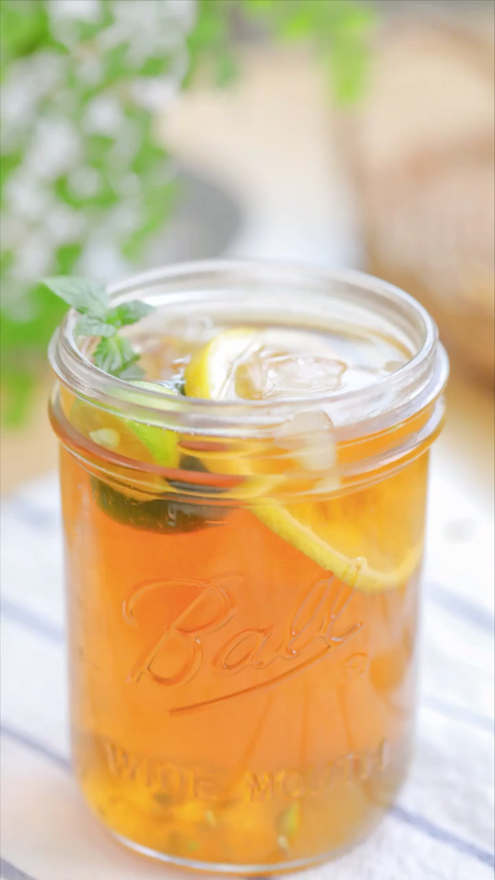 青桔柠檬茶,光听名字就觉得清爽,关键做法简单还好喝,每天喝都不腻