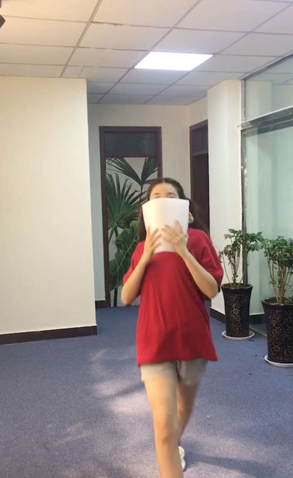 你们就是在嫉妒我的美貌,呸