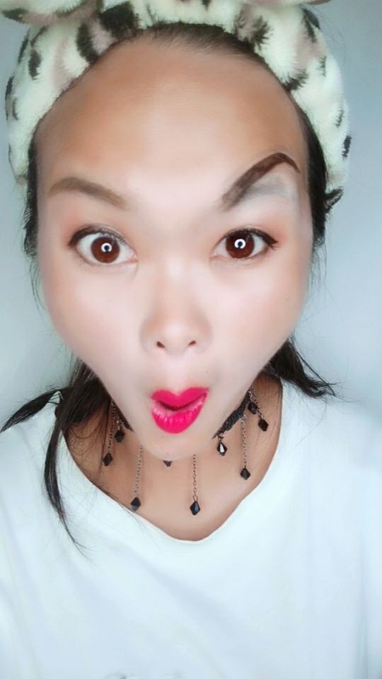 这是五官扭曲了吗哈哈笑死我了,眼睛不舒服要早睡了