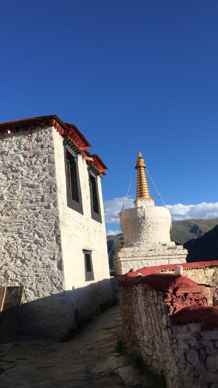 西藏的第一座寺庙——雍布拉康