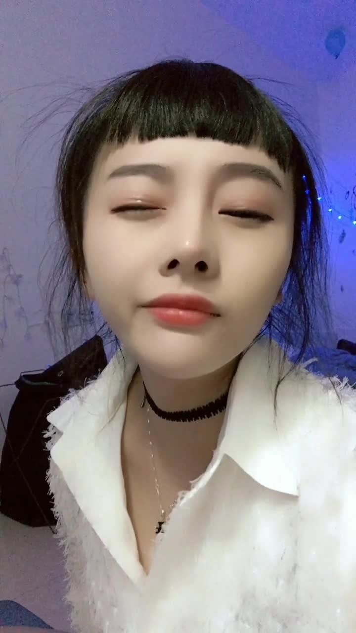 猜出来小姐姐说的三个字嘛90