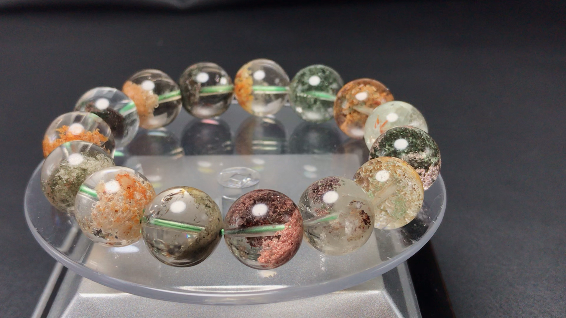 四季彩幽灵手链  一串手链包括了绿幽灵,红幽灵,黄幽灵,白幽灵四种