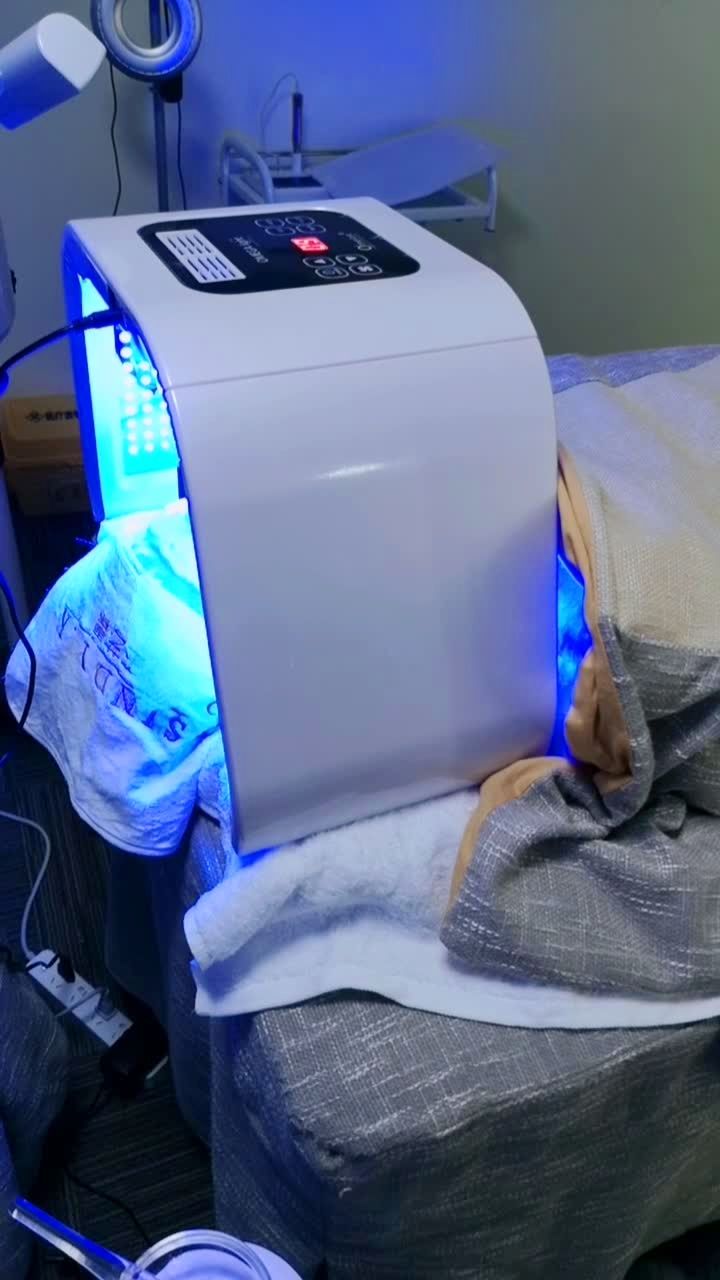 蓝光照射可以消灭痤疮杆菌,对痘肌有好的改善作用@{uid