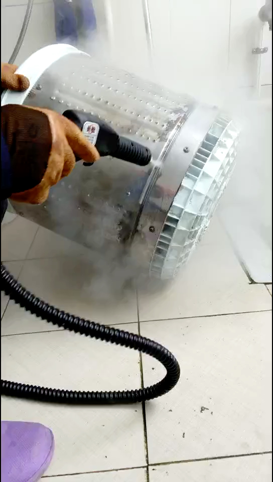 高温蒸汽清洗洗衣机内桶上的污垢,汽到垢除