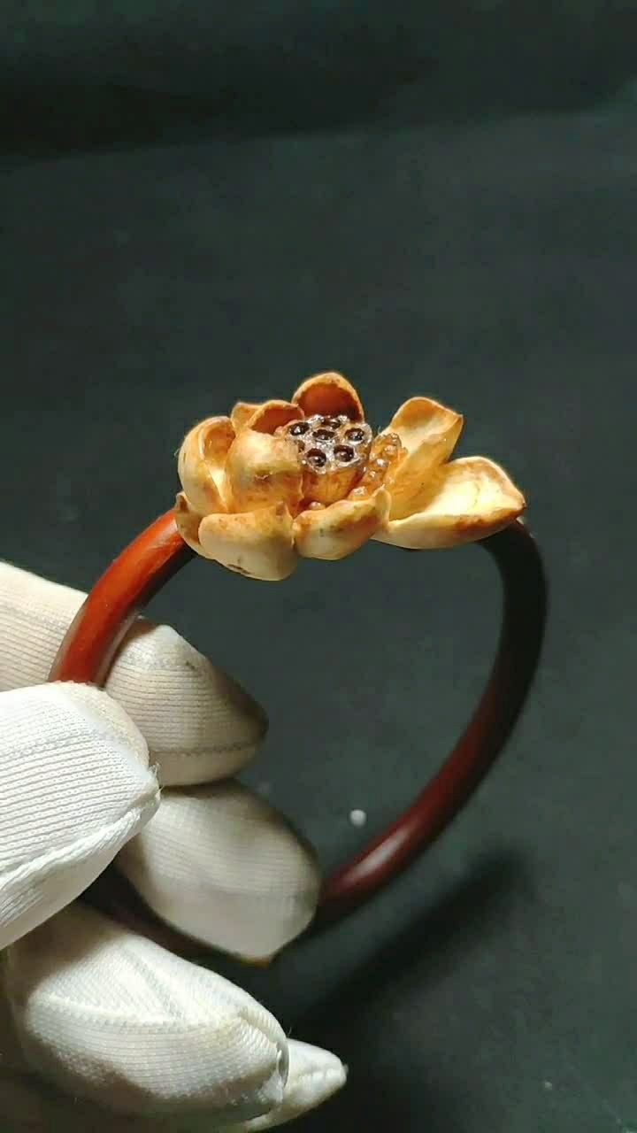 鸡血藤雕刻 莲花手镯