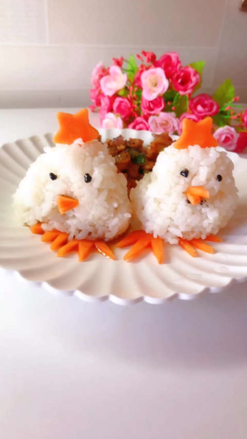 给俊宝做的小鸡90盖饭 家里宝宝不爱吃饭 来点创意 保证秒光光