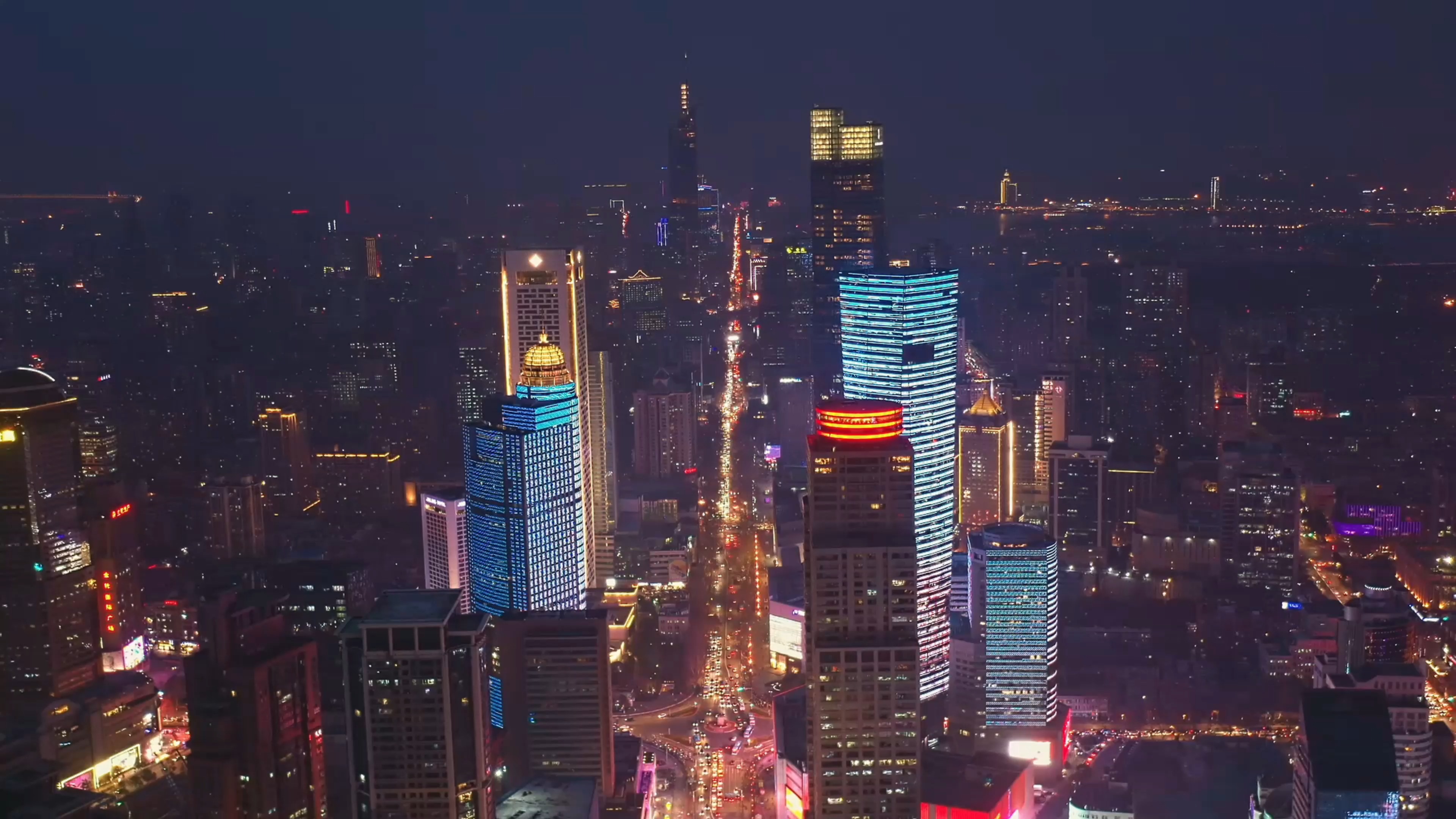 南京#新街口 拥有24个出口的亚洲最大地铁站 ,这里是 " 中华第一商圈